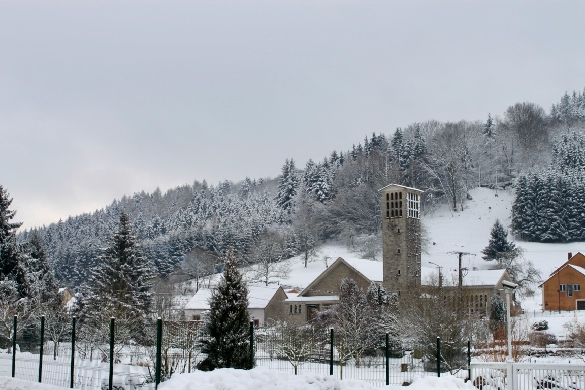 Église Saint-Bernard de Reyersviller enneigé